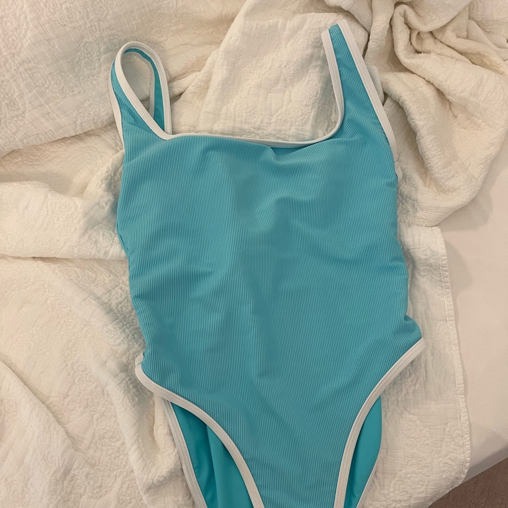 LainSnow Bathing suit